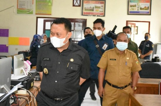 Usai Dampingi Wakil Kejaksaan Agung, Bupati Lakukan Sidak ke Beberapa OPD.